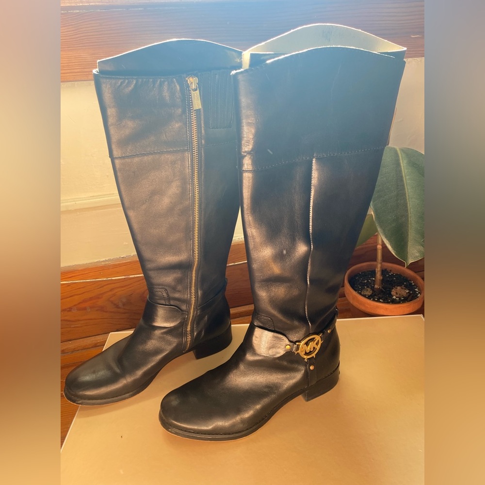 Michael Kors size 8.5M Black genuine Leather Fulton Harness Boot.